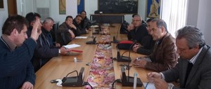 Σύσκεψη του Δημοτικού Συμβουλίου Θάσου με αφορμή την απεργία των ναυτεργατών 10-04-2012