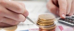 Ποιες επιχειρήσεις και «μπλοκάκια» δεν θα πληρώνουν πλέον ΦΠΑ